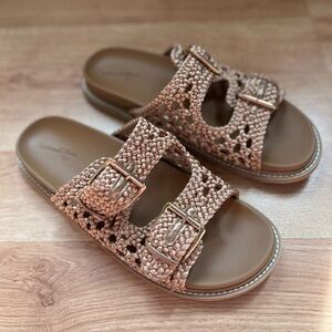 Universal Thread Sandal